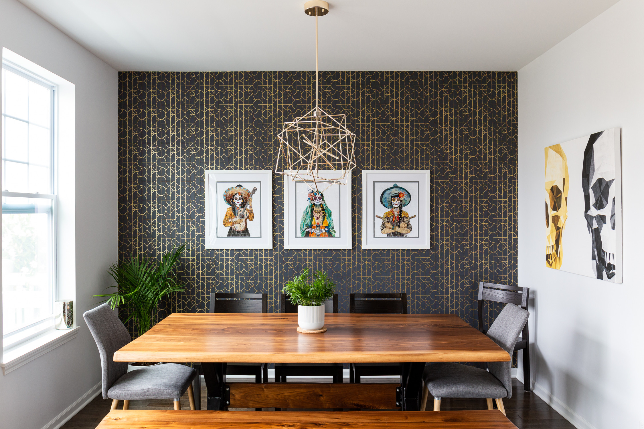 Patterned dining room wallpaper with a finished professional look